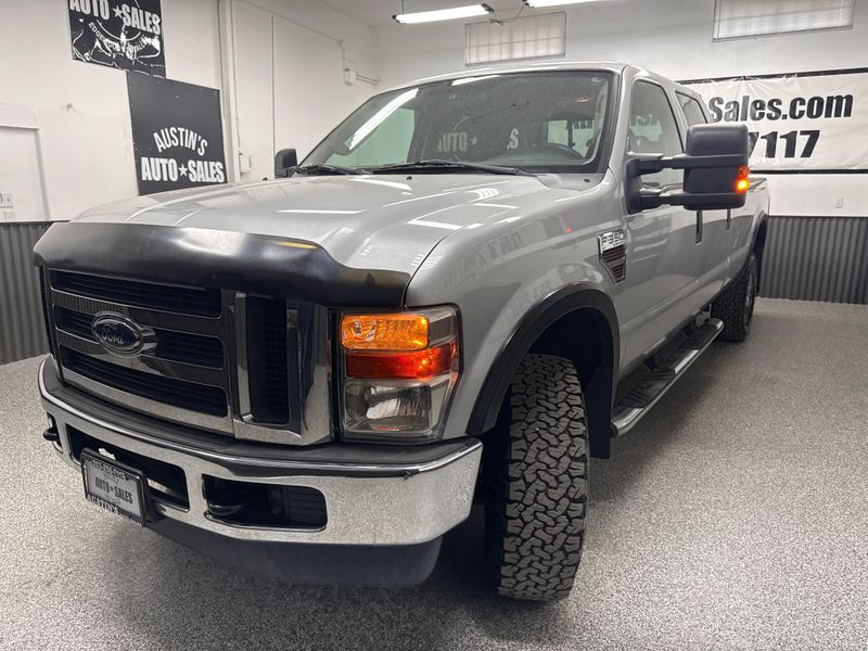 2009 Ford F-350 Super Duty XLT Crew Cab Upper Image 2
