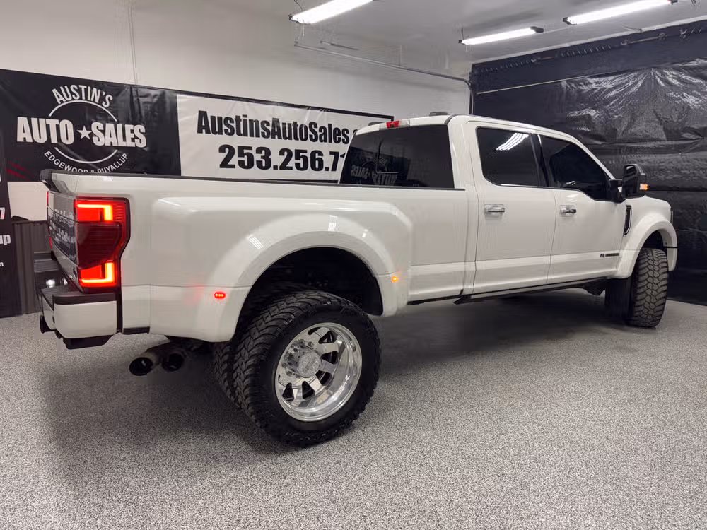 2022 Ford F-450 Super Duty Platinum Lower Image 3