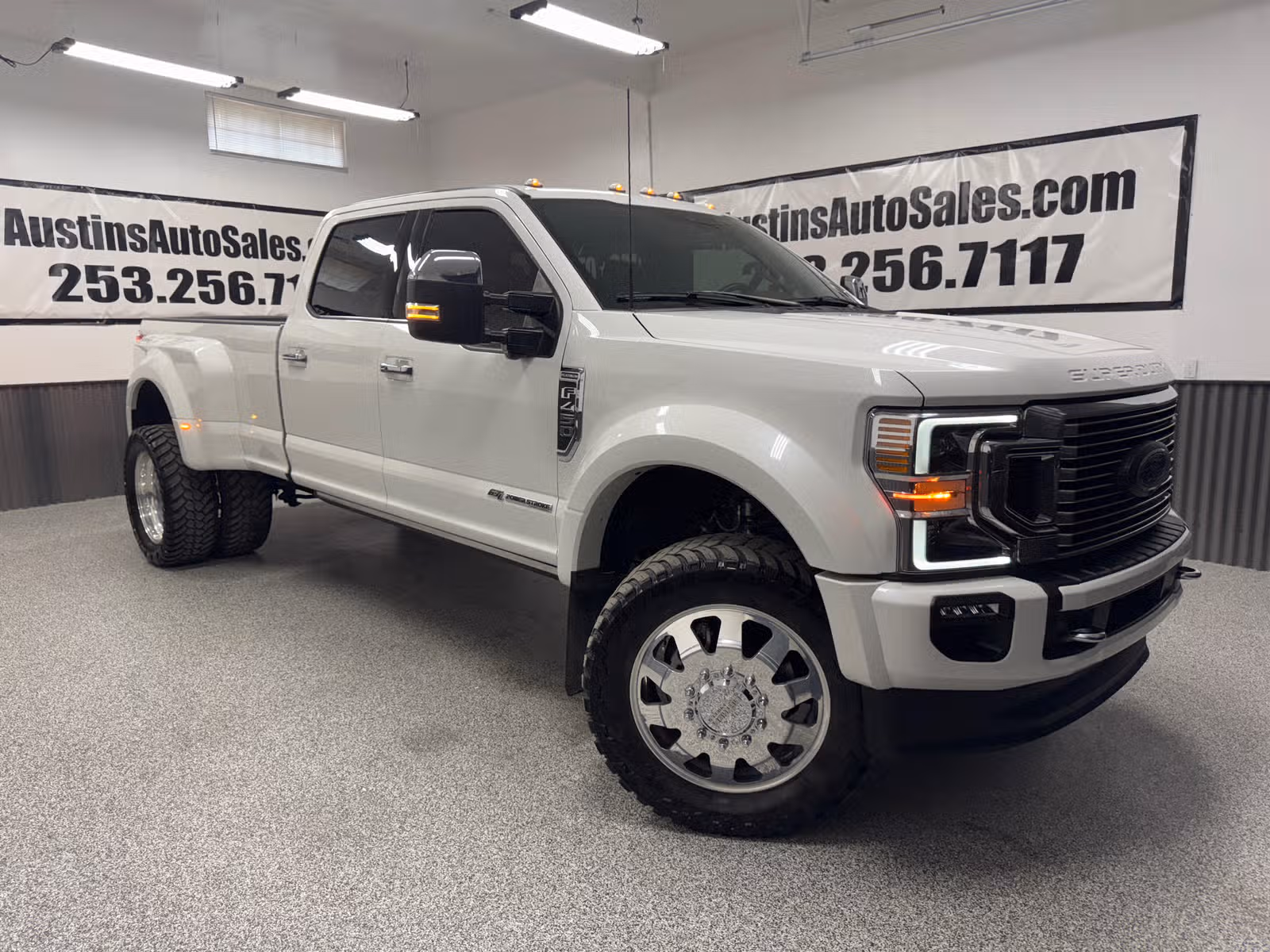 2022 Ford F-450 Super Duty Platinum Upper Image 1