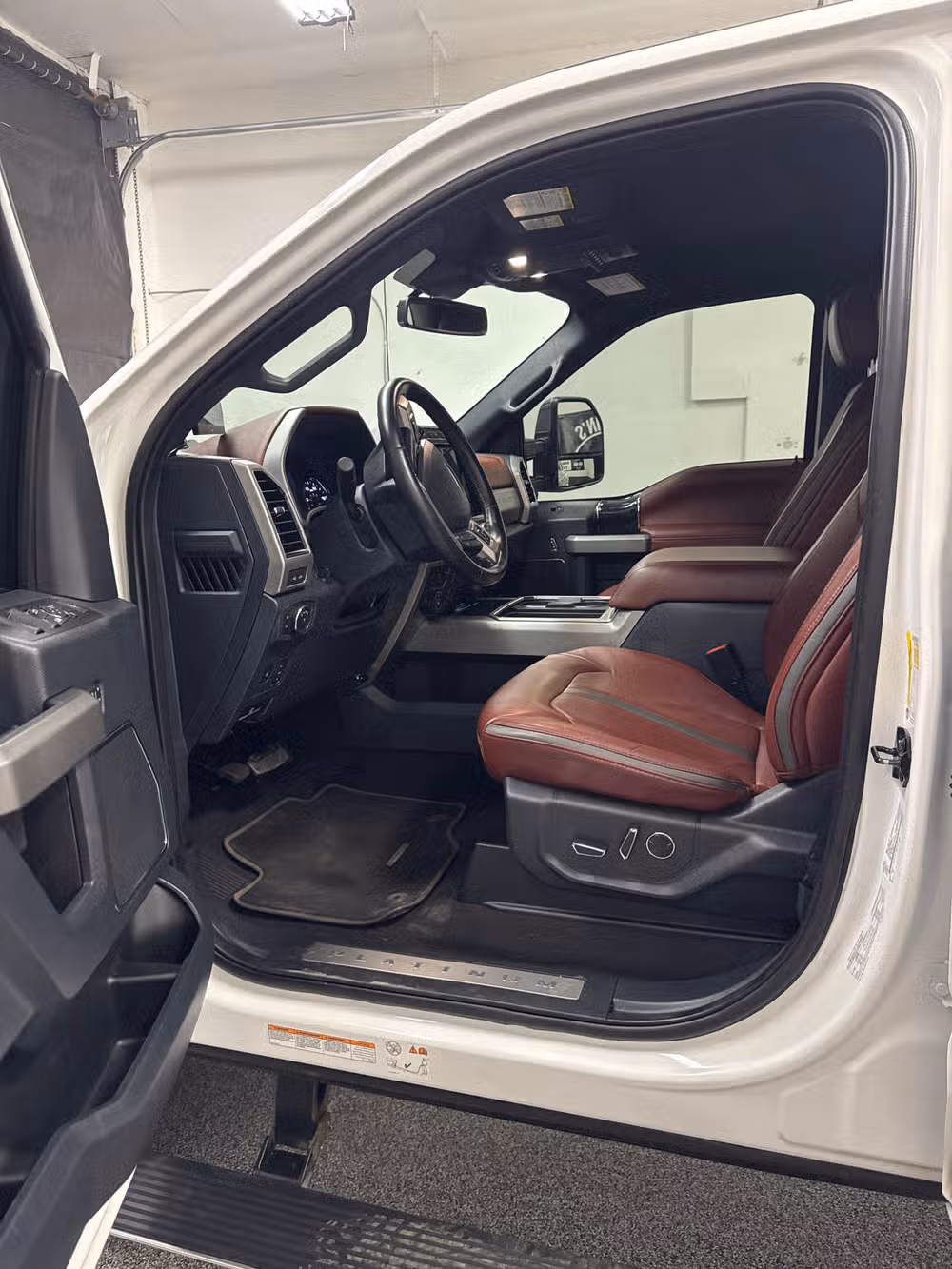 2022 Ford F-450 Super Duty Platinum Image 10