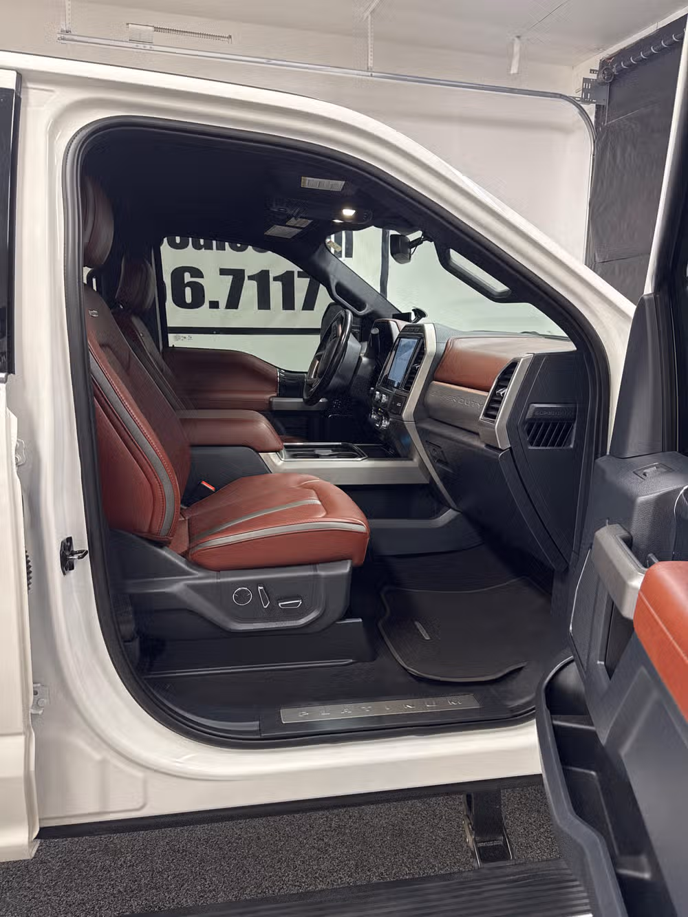 2022 Ford F-450 Super Duty Platinum Image 15