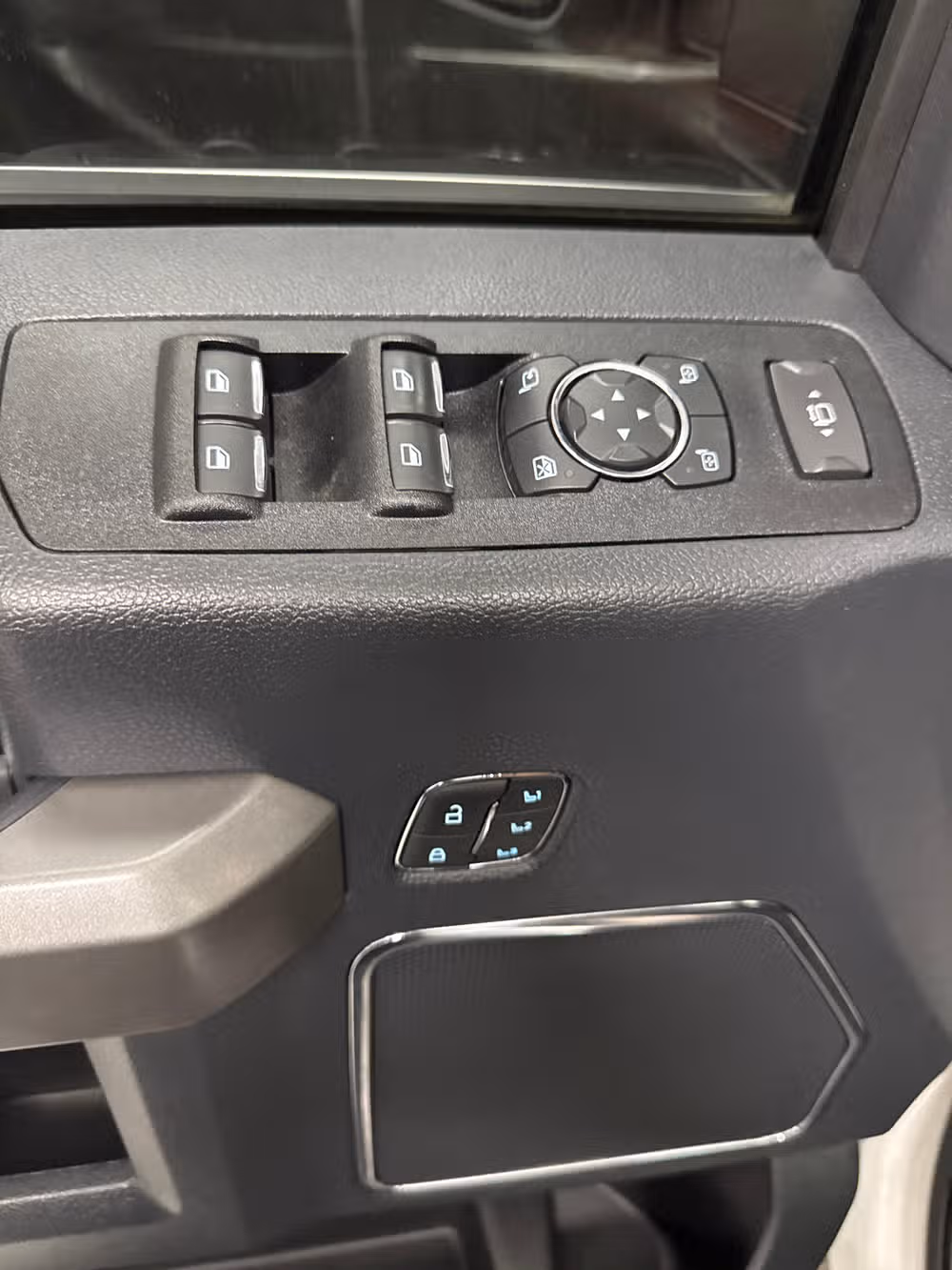 2022 Ford F-450 Super Duty Platinum Image 17