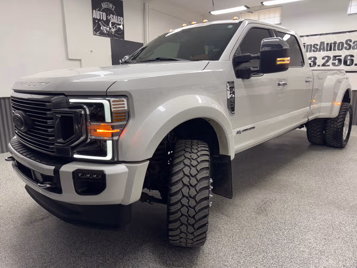 2022 Ford F-450 Super Duty Platinum Image 2