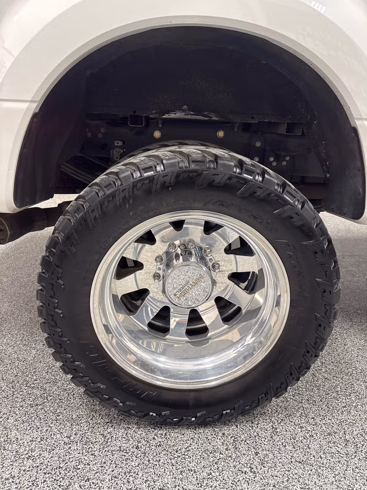 2022 Ford F-450 Super Duty Platinum Image 9