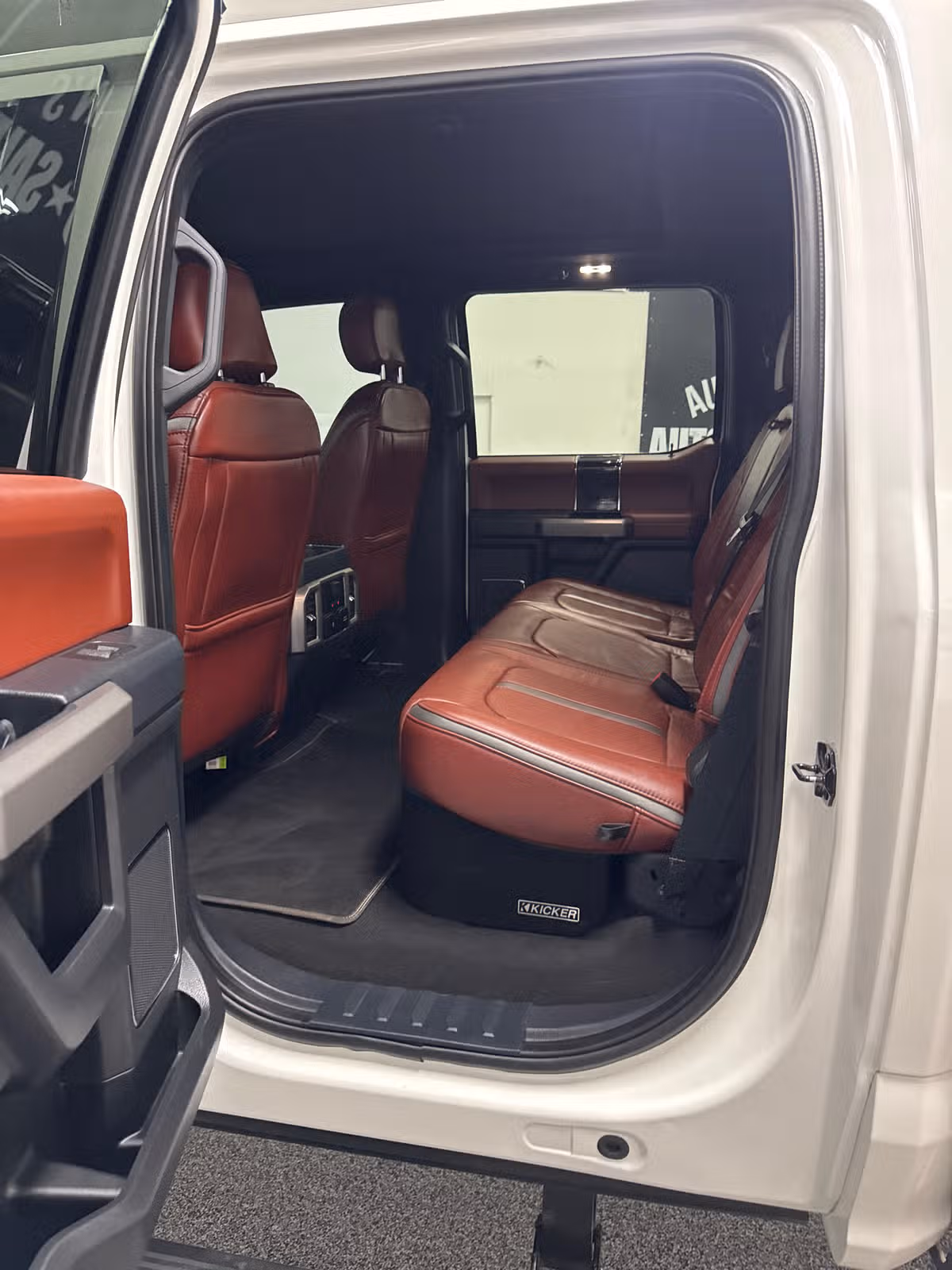 2022 Ford F-450 Super Duty Platinum Image 11