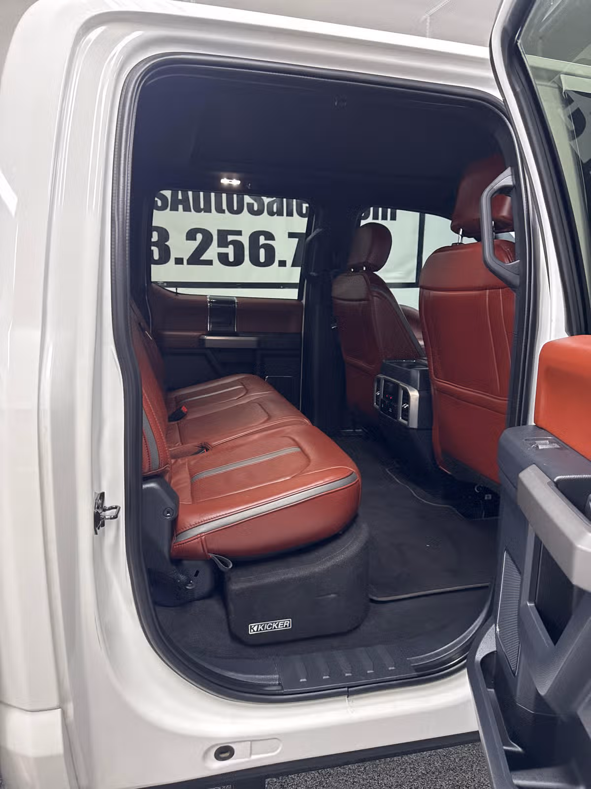 2022 Ford F-450 Super Duty Platinum Image 14
