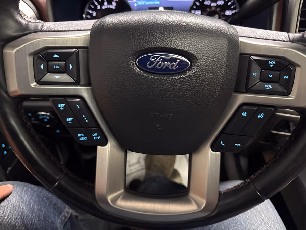 2022 Ford F-450 Super Duty Platinum Image 25