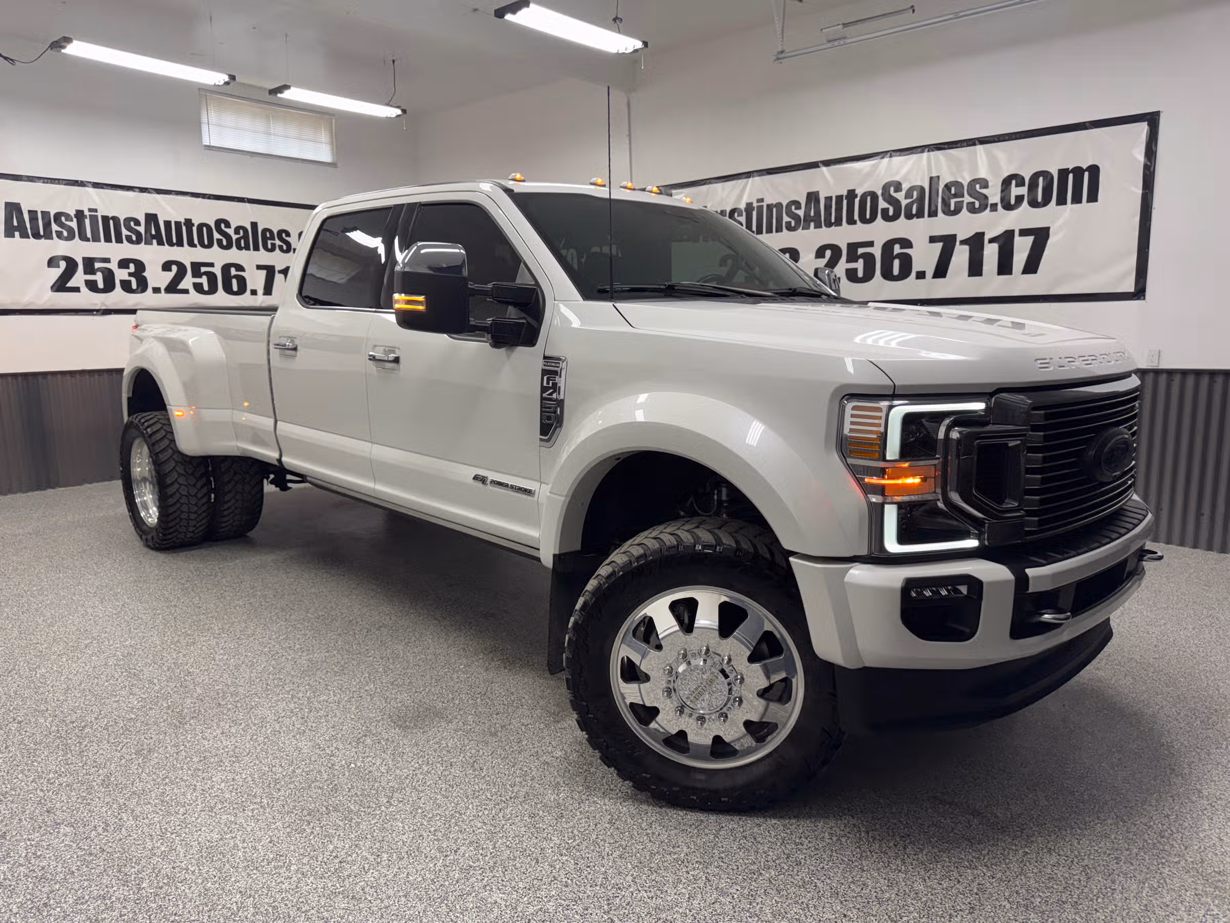 2022 Ford F-450 Super Duty Platinum Image 1