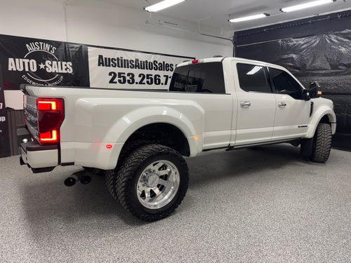 2022 Ford F-450 Super Duty Platinum Crew Cab Lower Image 3