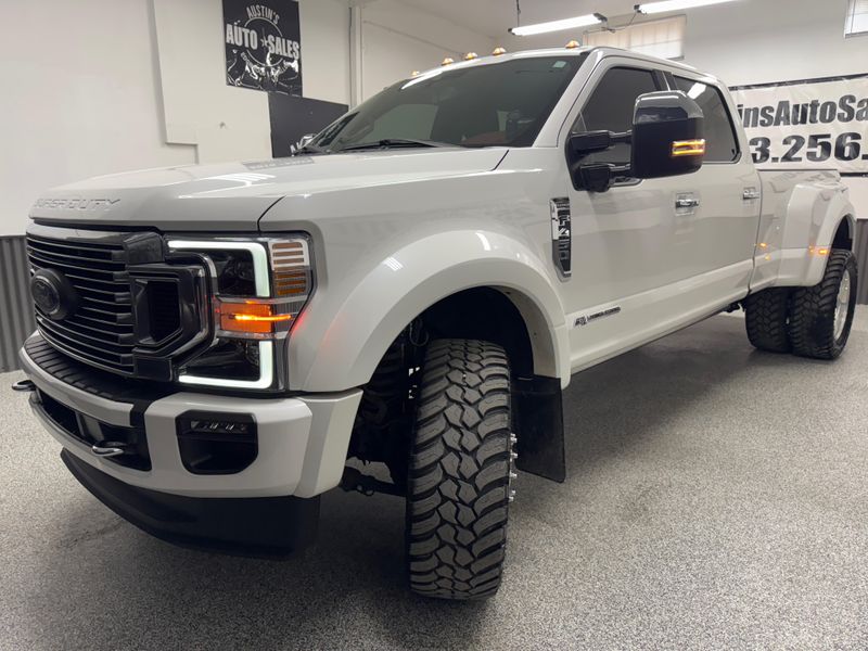 2022 Ford F-450 Super Duty Platinum Crew Cab Upper Image 2