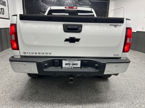 2007 Chevrolet Silverado 1500 LTZ Crew Cab Lower Image 2
