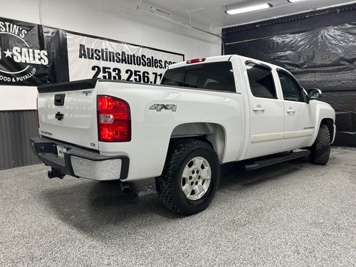 2007 Chevrolet Silverado 1500 LTZ Crew Cab Lower Image 3
