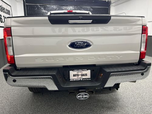 2019 Ford F-350 Super Duty Lariat Crew Cab Lower Image 2
