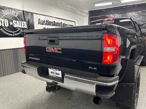 2017 GMC Sierra 2500HD SLE Crew Cab Lower Image 2