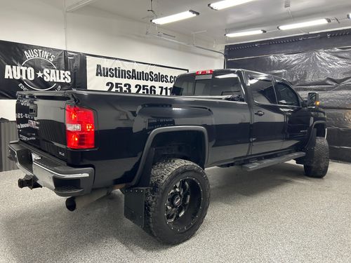 2017 GMC Sierra 2500HD SLE Crew Cab Lower Image 3