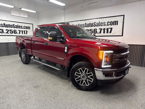 11124 - 2017 Ford F-350 Super Duty XLT Crew Cab