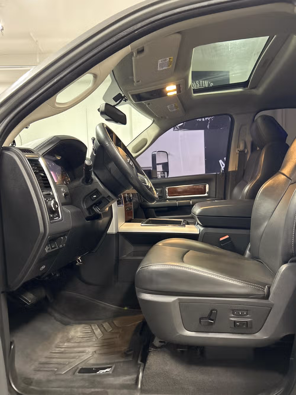 2010 Dodge Ram 3500 Laramie Mega Cab Image 9