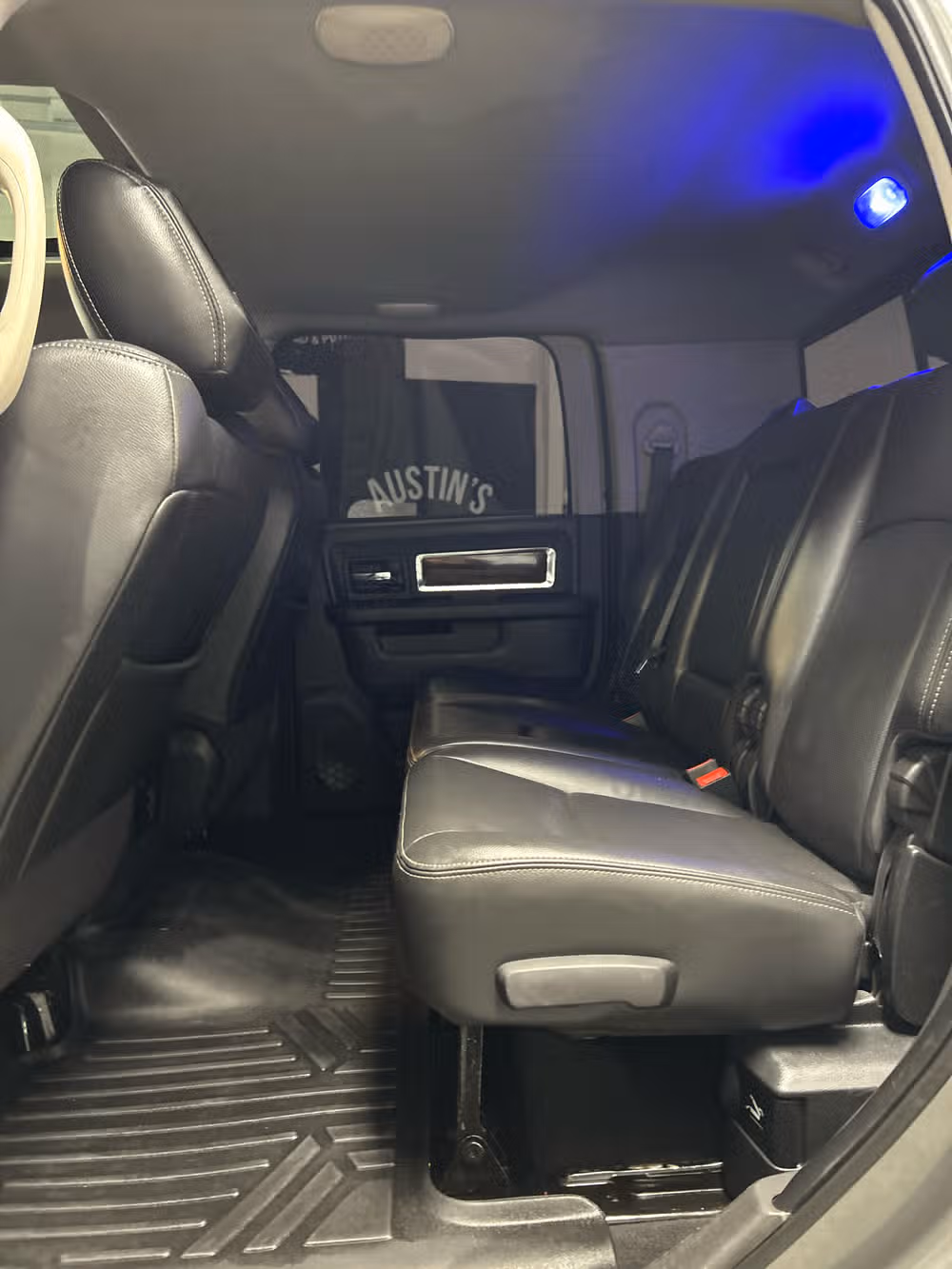 2010 Dodge Ram 3500 Laramie Mega Cab Image 10
