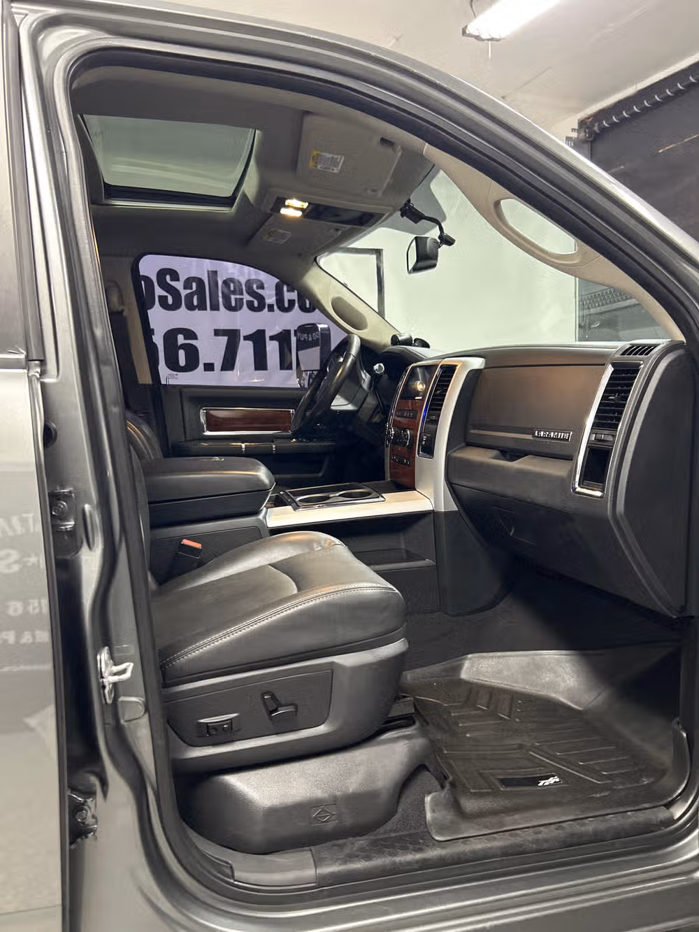 2010 Dodge Ram 3500 Laramie Mega Cab Image 15