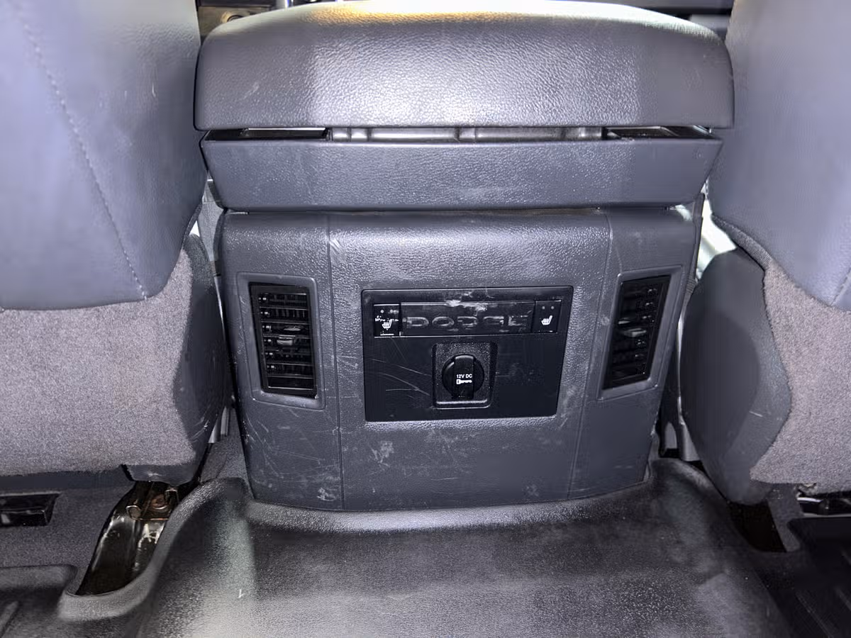 2010 Dodge Ram 3500 Laramie Mega Cab Image 11
