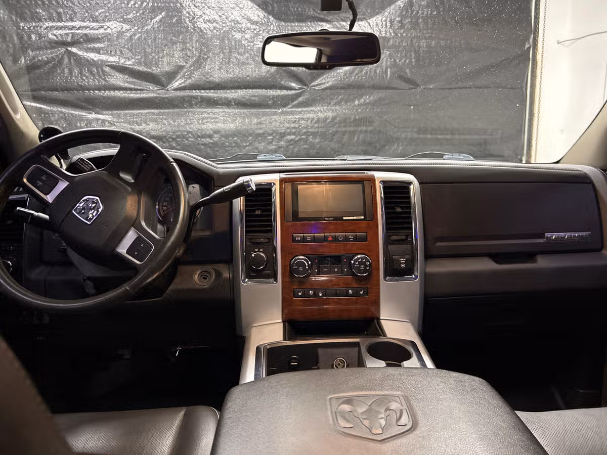2010 Dodge Ram 3500 Laramie Mega Cab Image 12