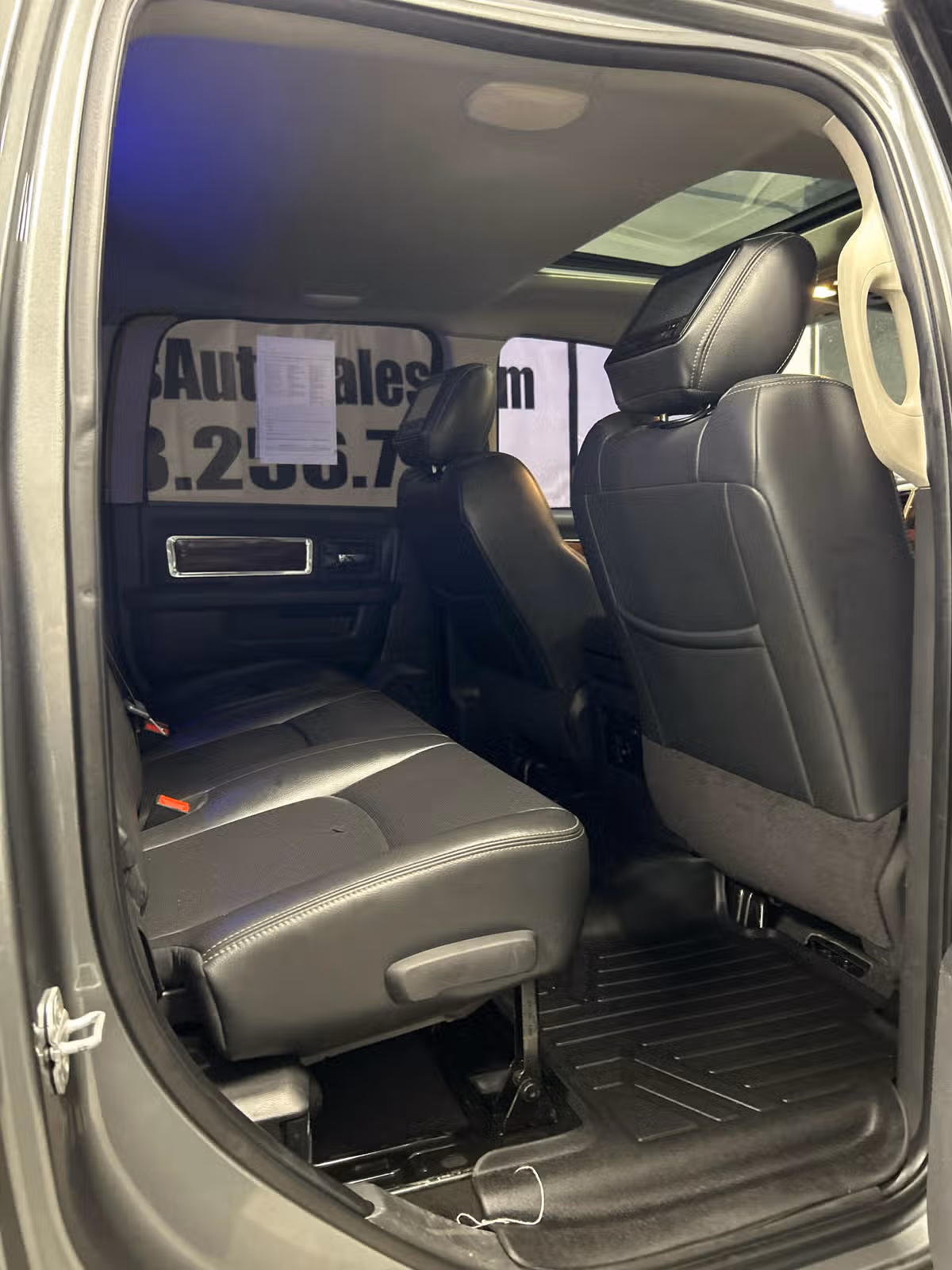2010 Dodge Ram 3500 Laramie Mega Cab Image 14
