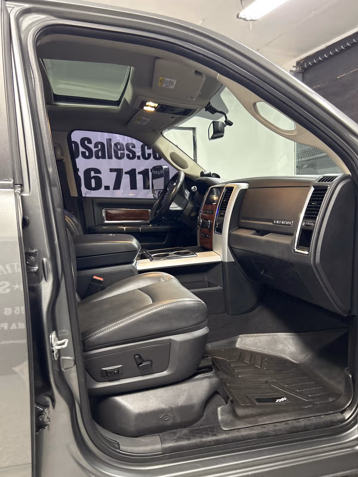 2010 Dodge Ram 3500 Laramie Mega Cab Image 15