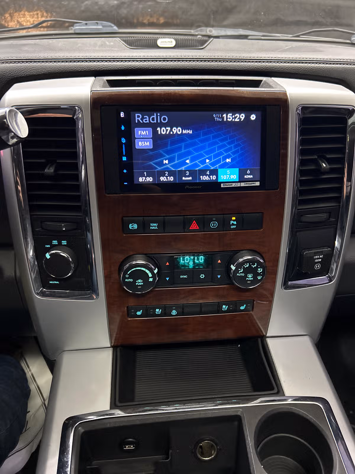 2010 Dodge Ram 3500 Laramie Mega Cab Image 17
