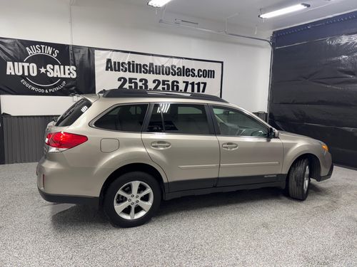 2014 Subaru Outback 2.5i Limited Crossover Lower Image 3