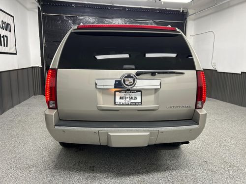 2007 Cadillac Escalade Base Lower Image 2