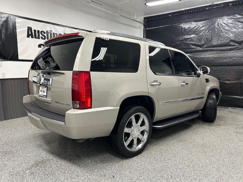 2007 Cadillac Escalade Base Lower Image 3