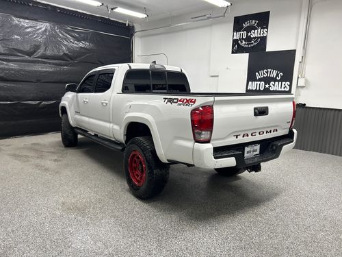 2016 Toyota Tacoma TRD Sport Double Cab Lower Image 1