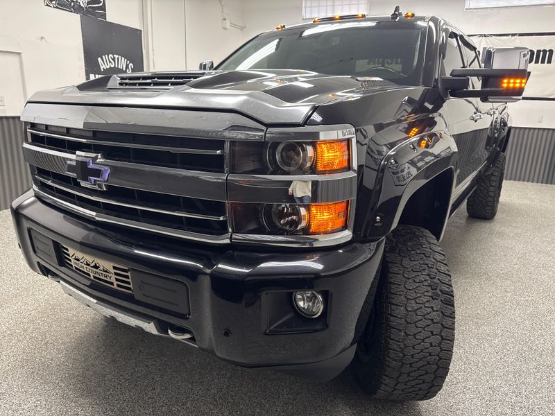 2019 Chevrolet Silverado 2500HD High Country Crew Cab Upper Image 2