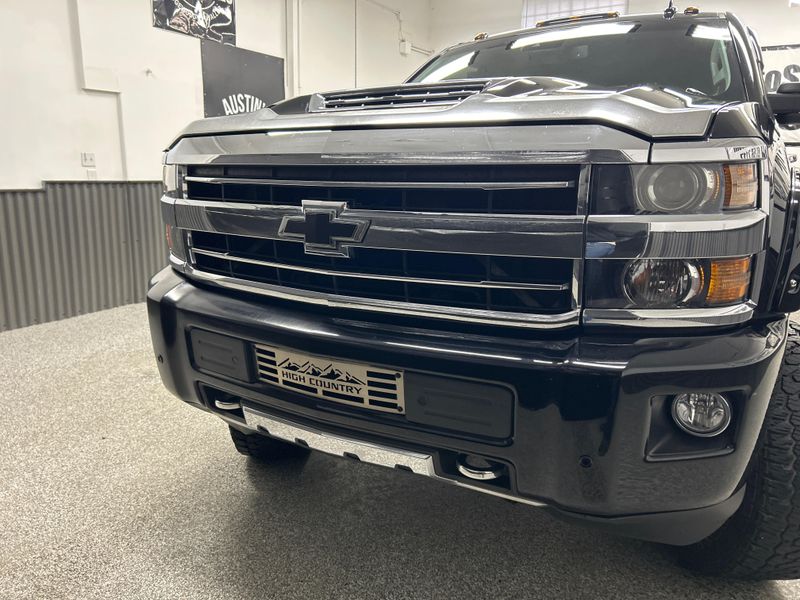 2019 Chevrolet Silverado 2500HD High Country photo 2