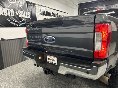 2019 Ford F-350 Super Duty XLT Crew Cab Lower Image 2