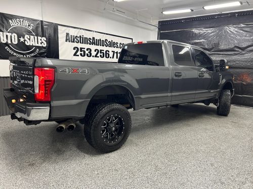 2019 Ford F-350 Super Duty XLT Crew Cab Lower Image 3