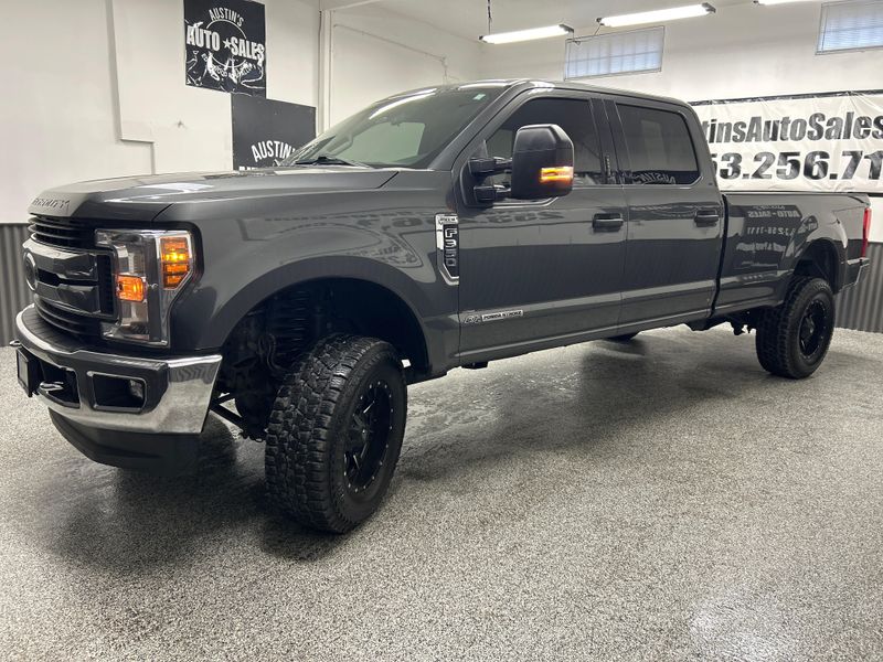 2019 Ford F-350 Super Duty XLT Crew Cab Upper Image 2