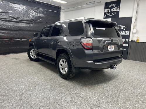 2015 Toyota 4Runner SR5 Lower Image 1