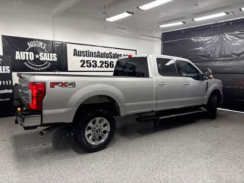 2019 Ford F-250 Super Duty Lariat Crew Cab Lower Image 3