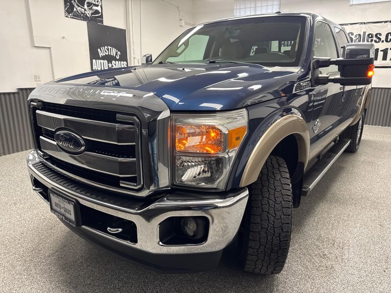 2014 Ford F-350 Super Duty Lariat Crew Cab Upper Image 2