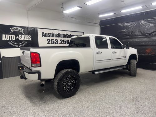 2011 GMC Sierra 2500HD Denali Crew Cab Lower Image 3
