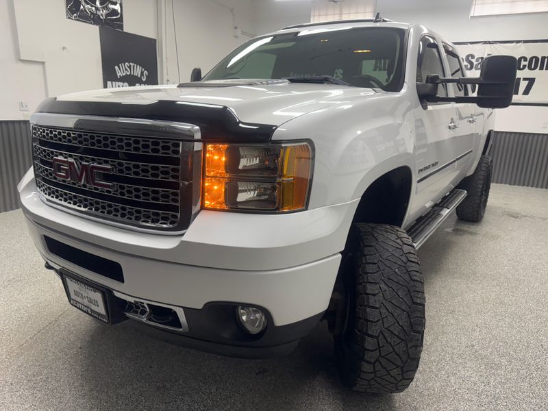 2011 GMC Sierra 2500HD Denali Crew Cab Upper Image 2