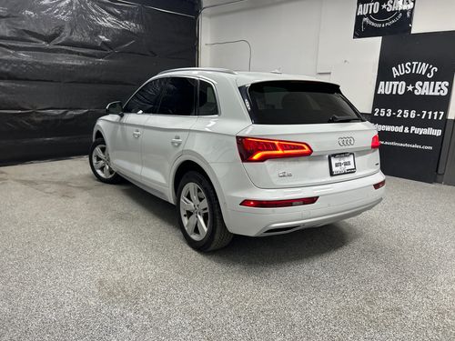 2019 Audi Q5 quattro Prestige 45 TFSI Lower Image 1