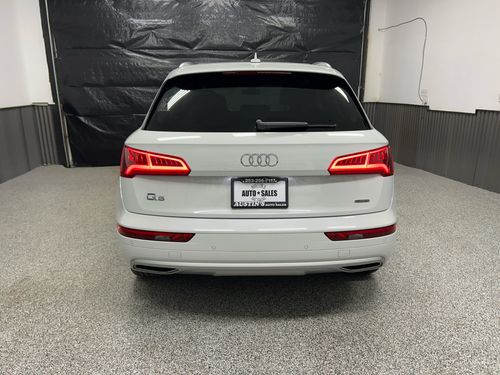 2019 Audi Q5 quattro Prestige 45 TFSI Lower Image 2