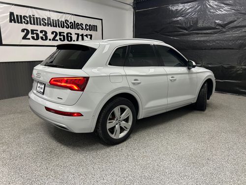2019 Audi Q5 quattro Prestige 45 TFSI Lower Image 3