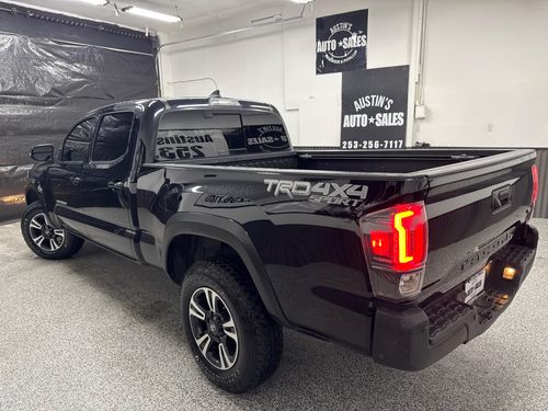 2019 Toyota Tacoma TRD Sport Double Cab Lower Image 1
