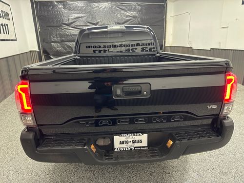 2019 Toyota Tacoma TRD Sport Double Cab Lower Image 2