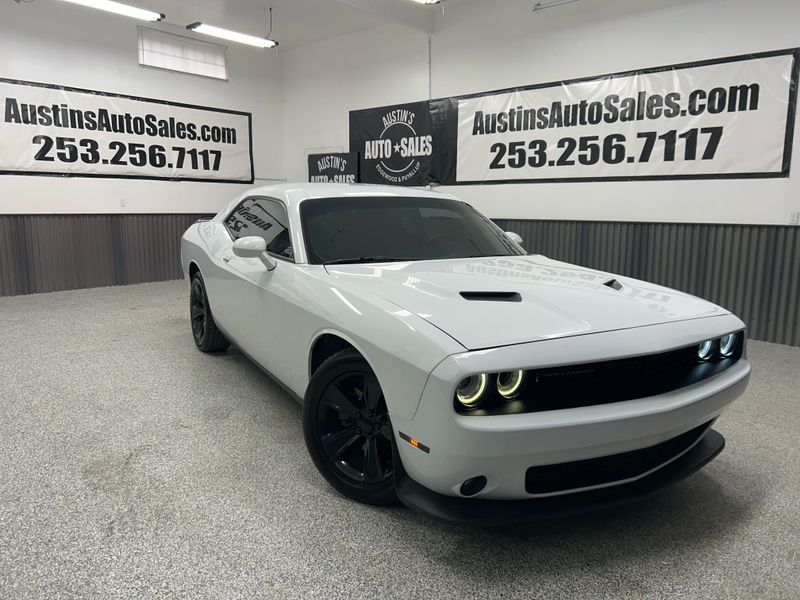 2015 Dodge Challenger SXT Upper Image 1