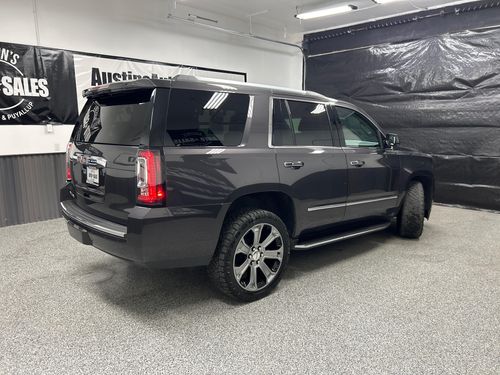 2017 GMC Yukon Denali Lower Image 3