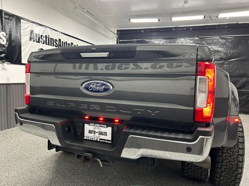 2019 Ford F-350 Super Duty Lariat Crew Cab Lower Image 2